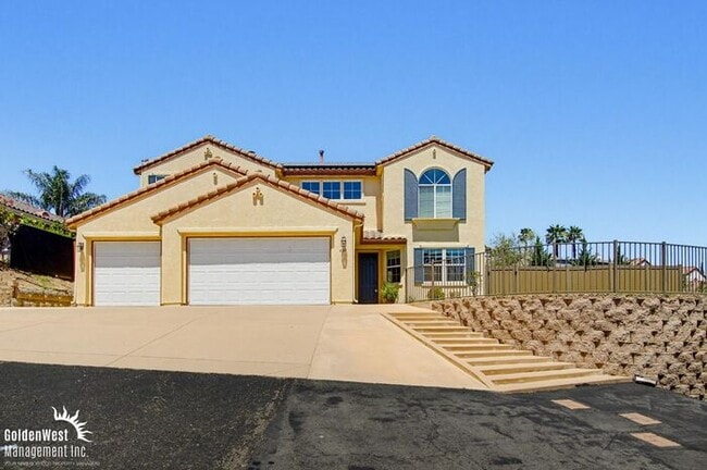 Building Photo - Elegant 5Bdm 3Ba Hilltop Home In Fallbrook!