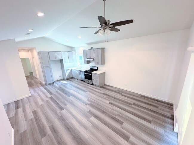 Photo - Spacious 3bd/2ba detached REAR home/unit i...