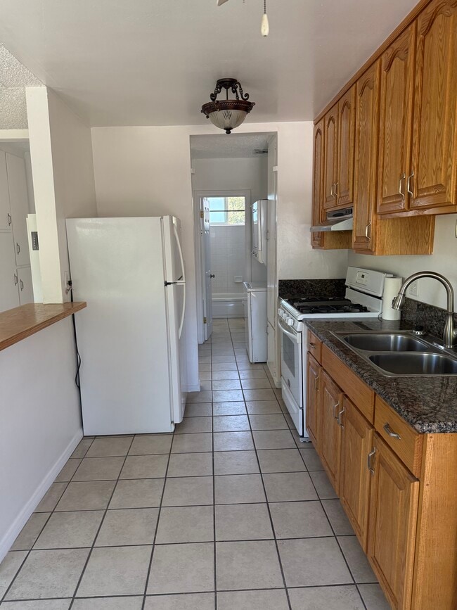 Photo - 2608 Manhattan Ave Apartments Unit B