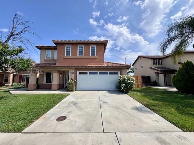 Spacious 4 Bedroom Home with a loft AND bo... - Spacious 4 Bedroom Home with a loft AND bo...