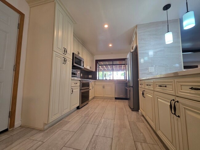 Photo - 23247 Raymond St