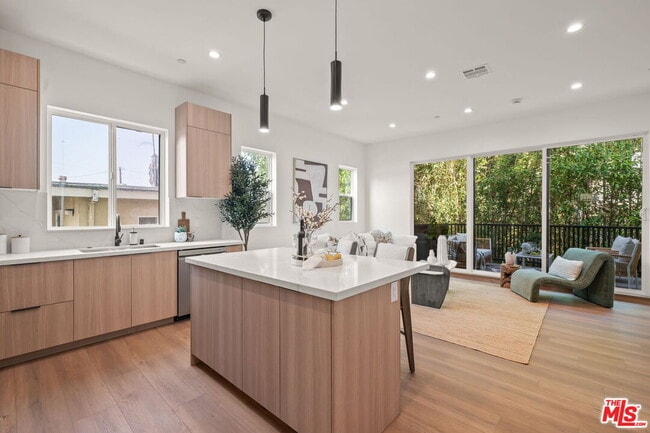 Photo - 259 S Park View St