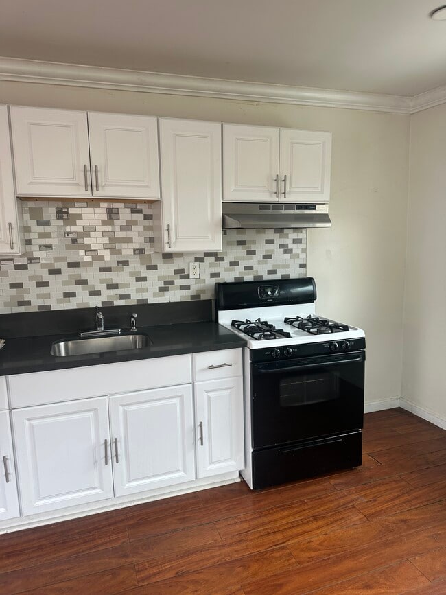 Photo - 4325 W 147th St