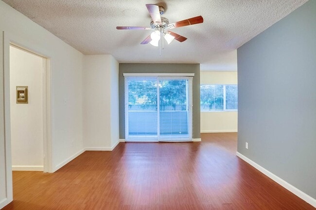 Photo - 537 E Hyde Park Blvd Unit 306