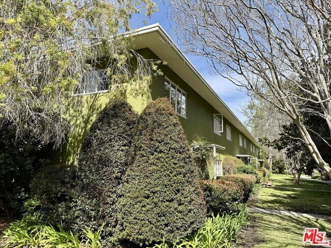 Building Photo - 5420 1/2 Village Green Rental
