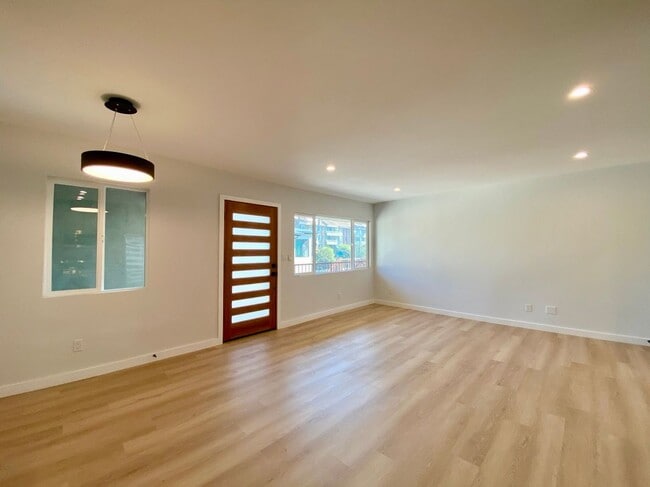 Building Photo - 3207 W 3rd, #1 Rental