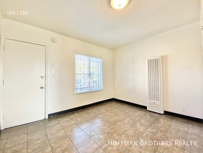 Photo - 11425 S Figueroa St Unit 15