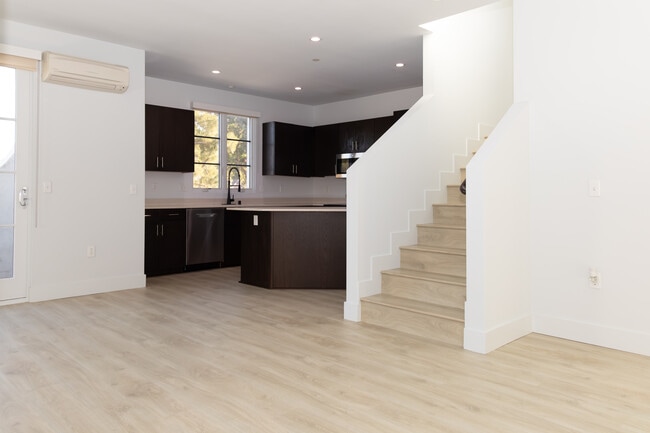 Photo - Santa Clara Courts