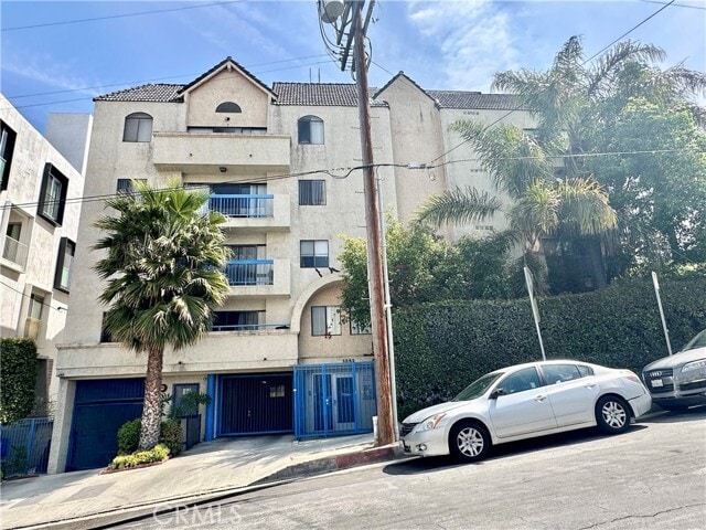 Building Photo - 1052 S Mariposa Ave Unit 305