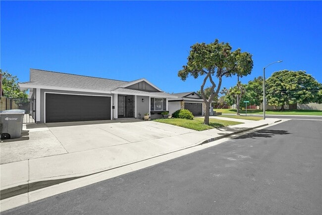 Photo - 1242 Sultan Cir