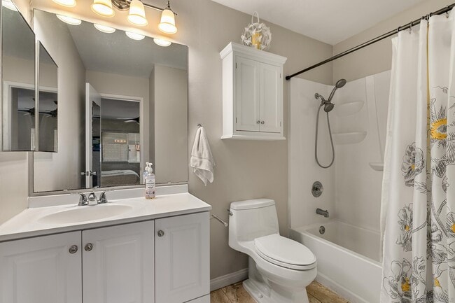 Photo - 2530 Clairemont Dr Unit 206