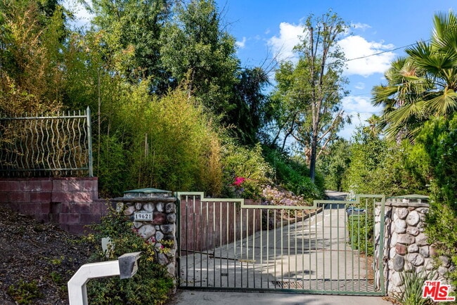 Photo - 19621 Wells Dr