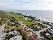 Photo - 11813 Ellice St