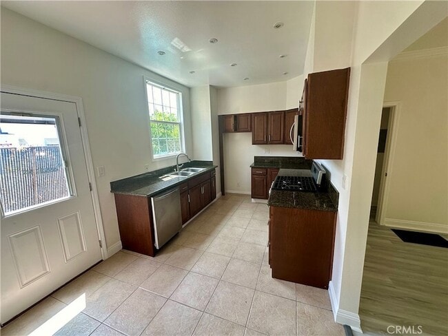 Photo - 1760 1/2 N Las Palmas Avenue Unit