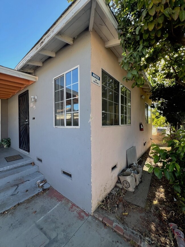 Building Photo - 327 W D St Unit 327.75