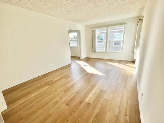 Photo - Bright Upstairs End-Unit 1 Bed / 1 Bath with Garage Options in Quiet Bixby Knolls Community Unit 4548 4
