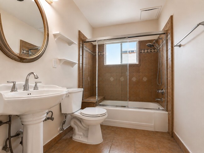 Photo - 216 S Gale Dr