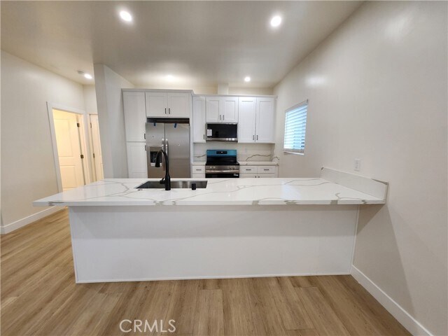 Photo - 18252 Saticoy St