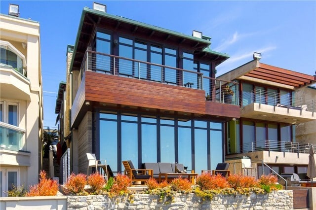 Photo - 3124 The Strand