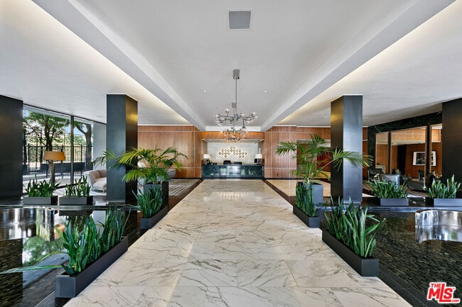 Photo - 1100 Alta Loma Rd Unit 16B