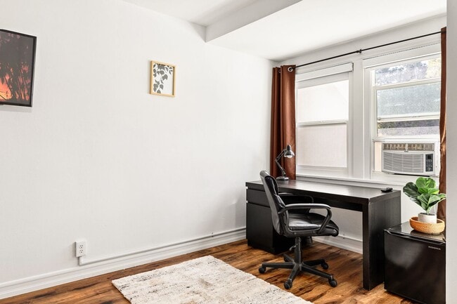 Photo - 515 Landfair Ave Unit Single Room 12 - 12