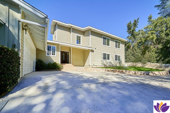 Building Photo - 4736 Rosemont Ave