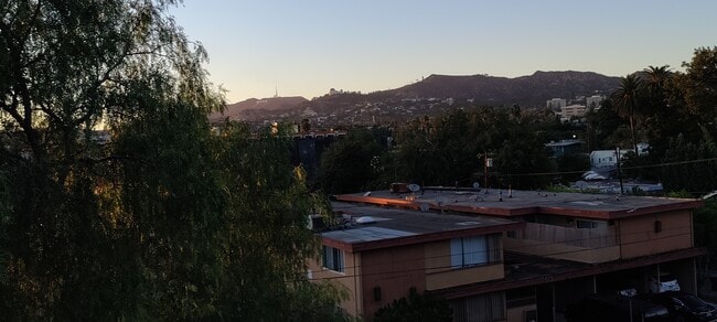 Building Photo - 1150 Sanborn Ave. Apt C Unit 1150 C