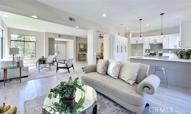 Photo - 35 Oak Knolls