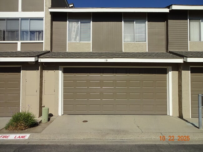 Building Photo - 19 Bahia Cir