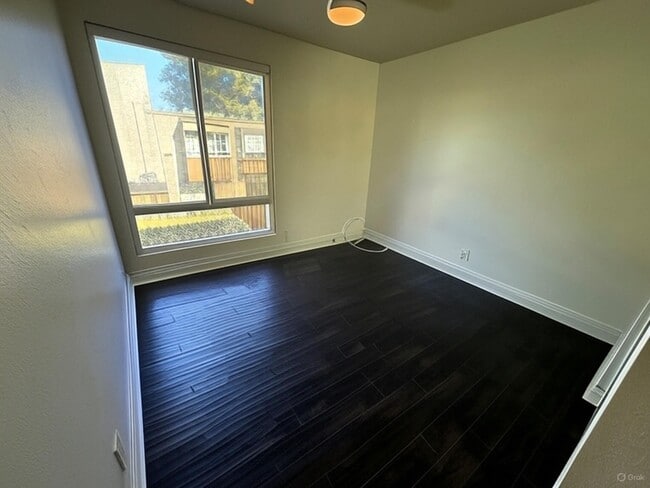 Building Photo - 1001 W Stevens Ave Unit 202
