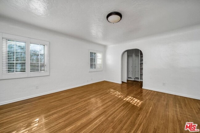 Photo - 333 S Roxbury Dr