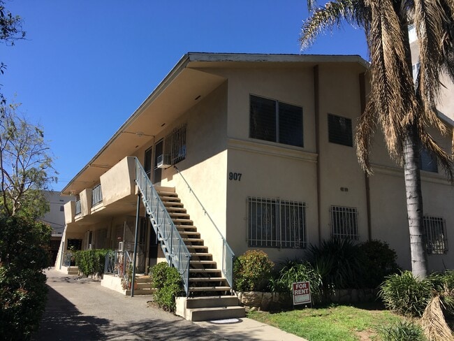 Building Photo - 907 N Gardner St Unit 5