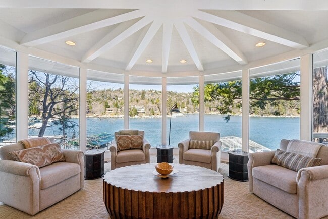 Photo - 716 Oak Point