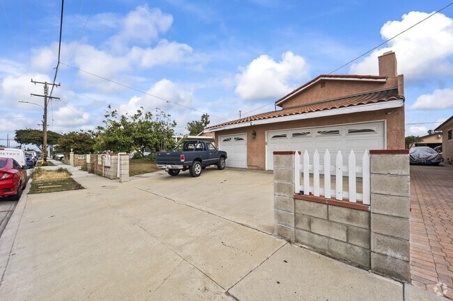 Building Photo - 4440 167th St Rental