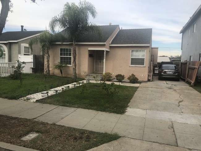 Building Photo - 4205 W 170th St Unit 1/2