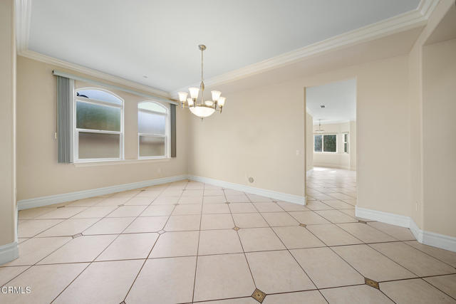 Photo - 146 W Le Roy Ave