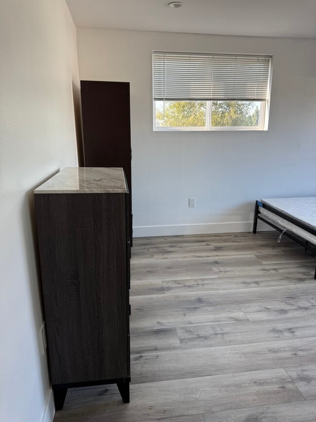 bedroom - 1110 W 40th Pl