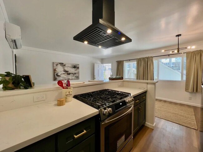 Photo - 5819 Carlton Way