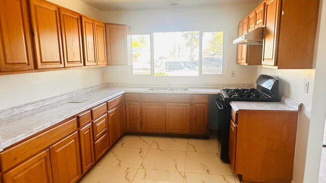 Photo - 9490 Elm Ave