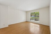 2BR, 2BA - 1000SF - Living Room - Broadway Village