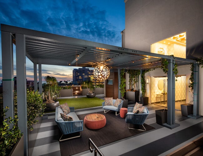 Building Photo - Residences on Third Street Promenade Rental