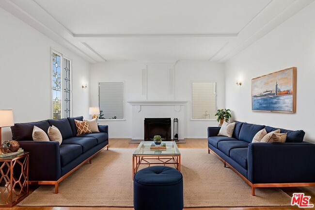 Photo - 307 S Doheny Dr