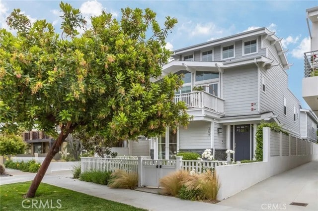 Building Photo - 204 S Helberta Ave