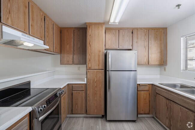 1BR, 1BA - 800SF - Kitchen - Ridgepoint Apartments