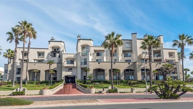 Building Photo - 200 Pacific Coast Hwy
