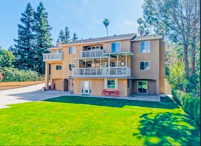 Building Photo - 1377 Knoll Rd