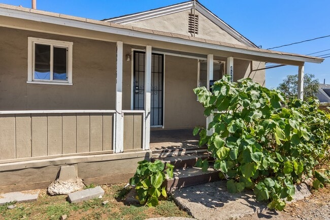 Building Photo - 4204-4216 E Washington Ave Unit 4216B