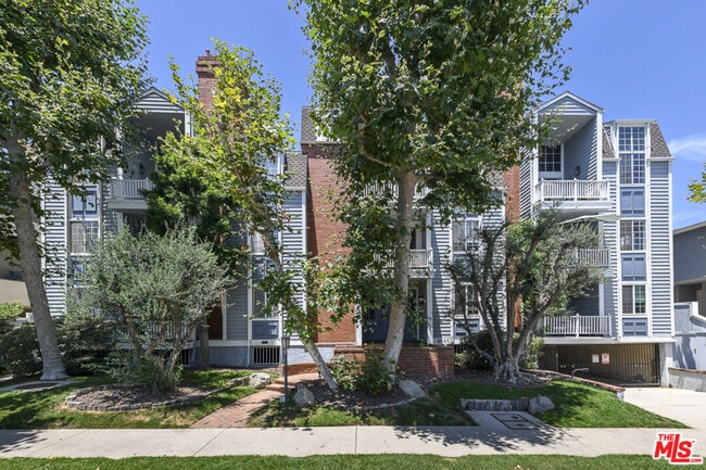 Building Photo - 11667 Gorham Ave Unit 303