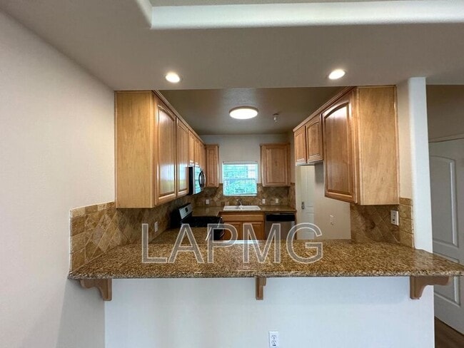 Photo - 12217 Moorpark St