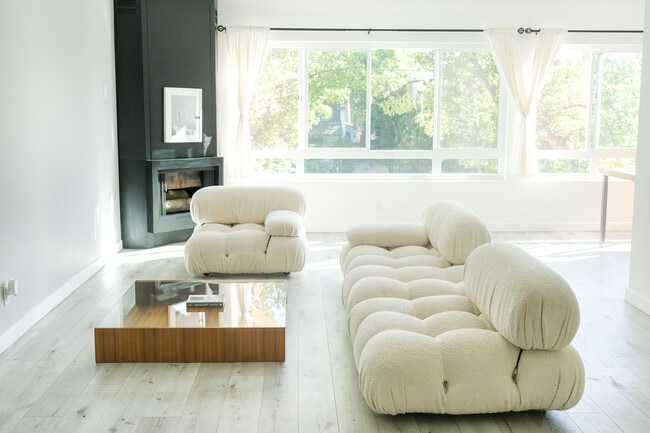 Photo - 10823 Camarillo St Unit 10823